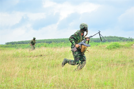 Chiến đấu trong điều kiện địch sử dụng chất độc.