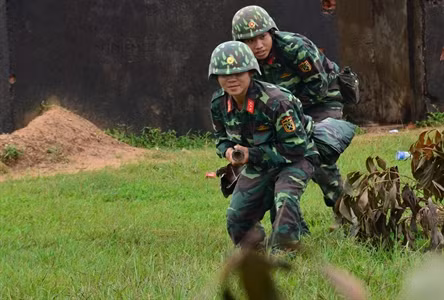 Ngày 15/9 tại Trường bắn Quốc gia Khu vực 3 (huyện Xuân Lộc, tỉnh Đồng Nai), Sư đoàn 302 đã tổ chức diễn tập bắn đạn thật cho lực lượng dự bị động viên của Trung đoàn 429. Thiếu tướng Lê Bửu Tuấn, Phó Tư lệnh – Tham mưu trưởng Quân khu 7 dự và theo dõi cuộc diễn tập.