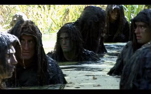 Lính bắn tỉa Thủy quân lục chiến Mỹ (thường được gọi tắt là MSS - Marine Scout Sniper) có 2 nhiệm vụ chính: Do thám, theo dõi và tiêu diệt các mục tiêu kẻ thù – trong nhiều trường hợp, một tay súng bắn tỉa mang lại hiệu quả cao hơn cả một chiếc máy bay chở đầy bom. Mỗi khóa huấn luyện lính bắn tỉa thường chỉ có tối đa 32 học viên và họ bắt buộc phải trải qua các khoa mục như thể lực, bắn súng, ngụy trang, theo dõi mục tiêu…với kết quả hoàn hảo nếu muốn tốt nghiệp