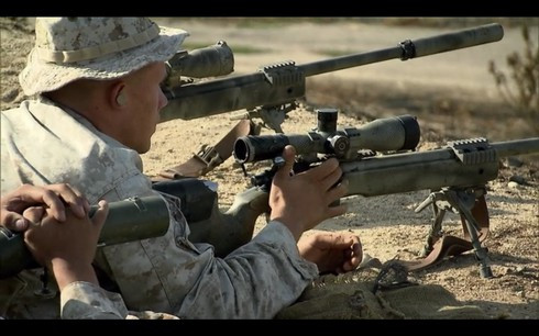 Trong phần huấn luyện bắn súng, các xạ thủ sẽ được làm quen với việc tiêu diệt mục tiêu từ khoảng cách 275m, 450m và 915m. Mỗi bài tập, họ sẽ phải bắn 35 phát vào các mục tiêu tĩnh và mục tiêu di động. Ban đầu, họ được phân thành từng cặp, một người bắn và một người chỉ điểm nhưng về sau các xạ thủ phải tự thân vận động.