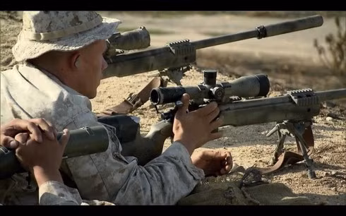 Trong phần huấn luyện bắn súng, các xạ thủ sẽ được làm quen với việc tiêu diệt mục tiêu từ khoảng cách 275m, 450m và 915m. Mỗi bài tập, họ sẽ phải bắn 35 phát vào các mục tiêu tĩnh và mục tiêu di động. Ban đầu, họ được phân thành từng cặp, một người bắn và một người chỉ điểm nhưng về sau các xạ thủ phải tự thân vận động.