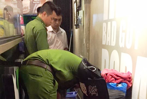 “Vat the la” bay vao quan tra sua gay tieng no kinh hoang