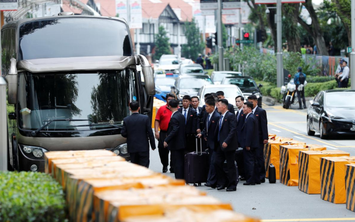 Các thành viên của phái đoàn Triều Tiên có mặt tại Singapore hôm 10/6. Ảnh: Reuters.
