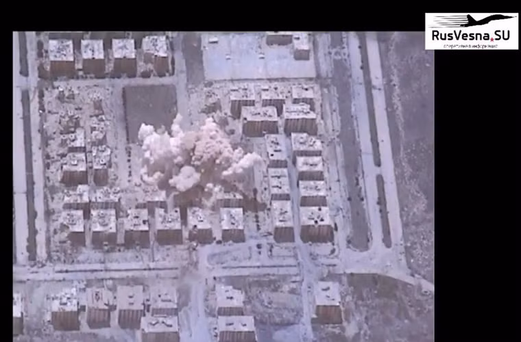 Trong khi đó, lần đầu tiên trong tháng này, Không quân Nga đã tiến hành cuộc không kích dữ dội nhằm vào các căn cứ của các nhóm phiến quân ở vùng ngoại ô phía tây bắc Aleppo. Ảnh: AMN.