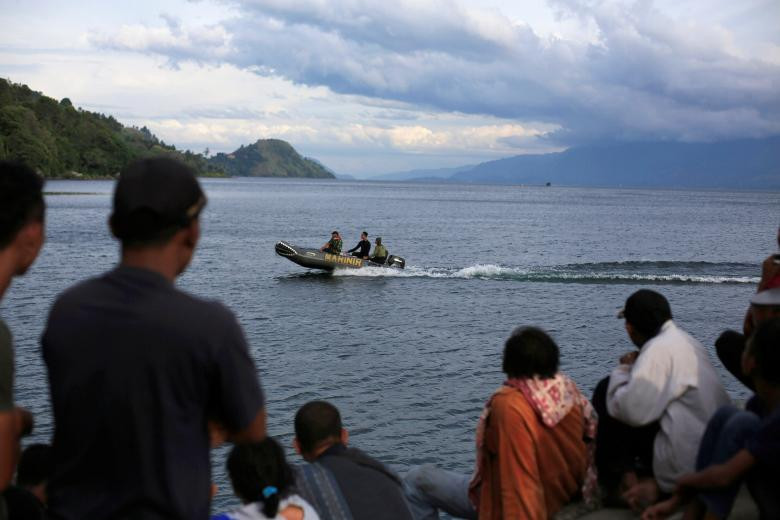 Theo CNN dẫn lời người phát ngôn Cơ quan tìm kiếm cứu hộ quốc gia Indonesia Dedi Karyadi cho hay, tính đến ngày 20/6, số người mất tích trong vụ chìm phà ở Indonesia tăng lên ít nhất 192 người. Ảnh: Reuters.