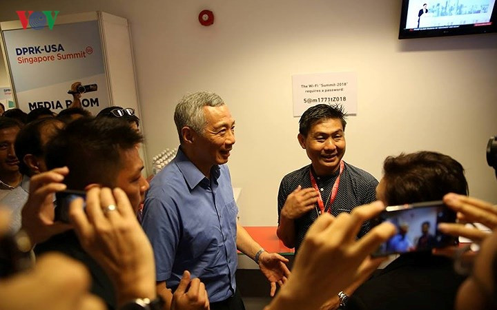 Thủ tướng Singapore Lý Hiển Long thăm trung tâm báo chí phục vụ Thượng đỉnh Mỹ-Triều.