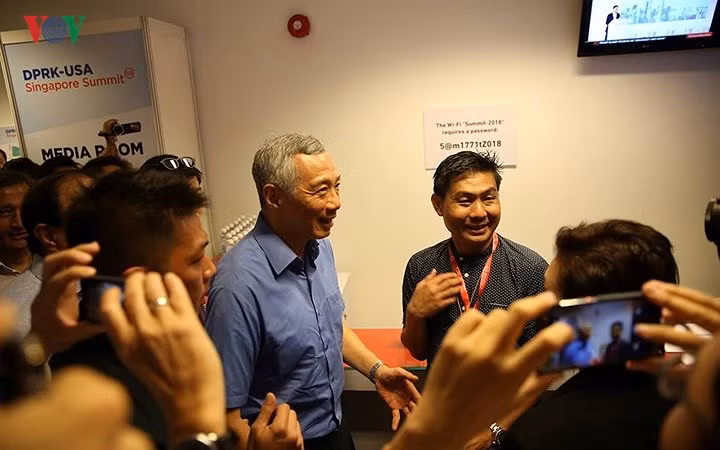 Thủ tướng Singapore Lý Hiển Long thăm trung tâm báo chí phục vụ Thượng đỉnh Mỹ-Triều.