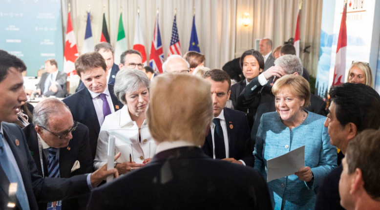 Bầu không khí không có gì căng thẳng giữa Tổng thống Trump và các nhà lãnh đạo khác tại G7. Ảnh: Twitter.