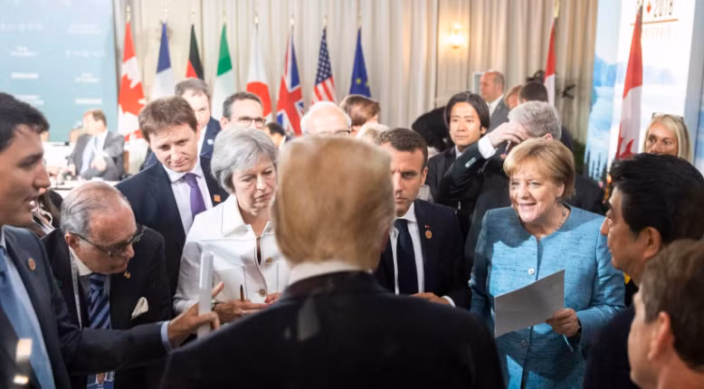 Bầu không khí không có gì căng thẳng giữa Tổng thống Trump và các nhà lãnh đạo khác tại G7. Ảnh: Twitter.