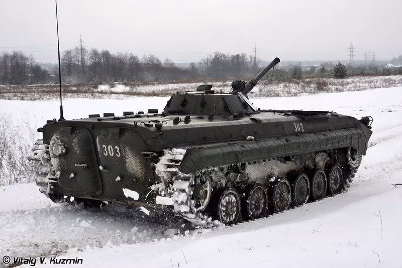 BMP được trang bị với 1 pháo nòng trơn 73 mm và tên lửa điều khiển chống tăng (ATGM) AT-3 Sagger. Ảnh: Vitaly V.Kuzmin.