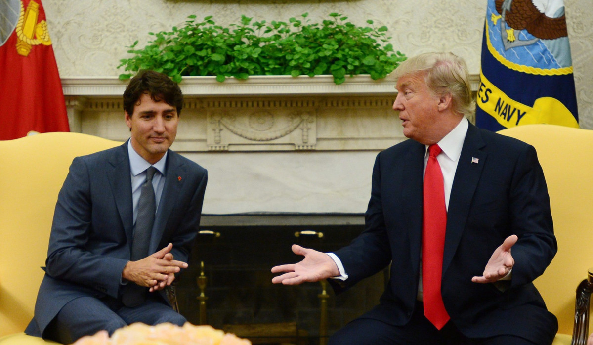 Thủ tướng Canada Justin Trudeau (trái) và Tổng thống Trump. Ảnh: Canadian Press.