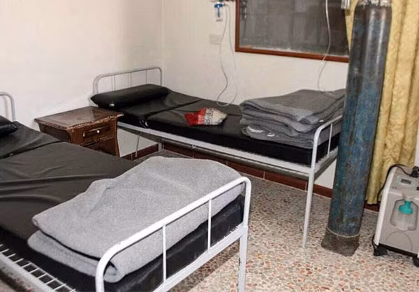 “Các chiến đấu cơ Nga được cho là đã dội bom xuống căn cứ của nhóm phiến quân ở thị trấn Khan Sheikhoun, Kafr Zita, al-Latamina, Zakat và al-Salihiyah”, nguồn tin nói thêm.