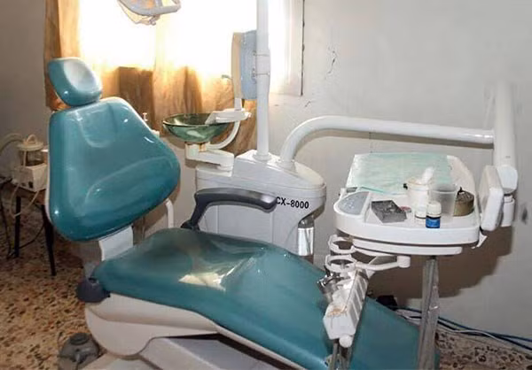 Được biết, bệnh viện này được bảo vệ bởi những bức tường dày tới 1 mét. Bên trong bệnh viện có 40 giường bệnh và có phòng lưu trữ thuốc men cùng một phòng phẫu thuật.