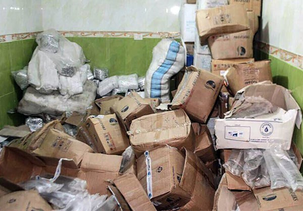 Trong diễn biến liên quan, hồi tuần trước, Không quân Nga đã tiến hành những đợt không kích dồn dập nhằm vào các căn cứ của nhóm khủng bố ở Bắc Hama và Nam Idlib, qua đó phá hủy nhiều căn cứ và kho vũ khí của bọn chúng.