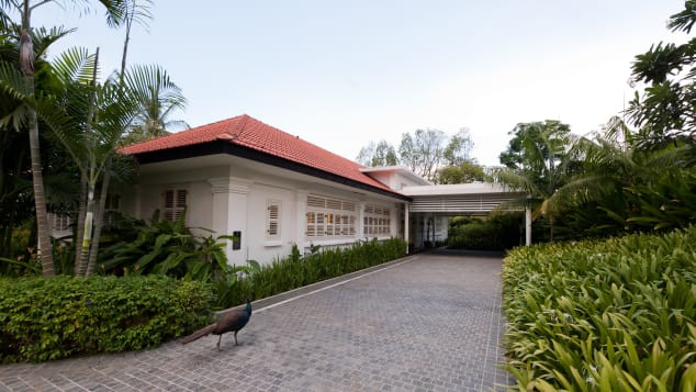 Khách sạn này do kiến trúc sư người Anh Norman Foster thiết kế. Ảnh: CNN.