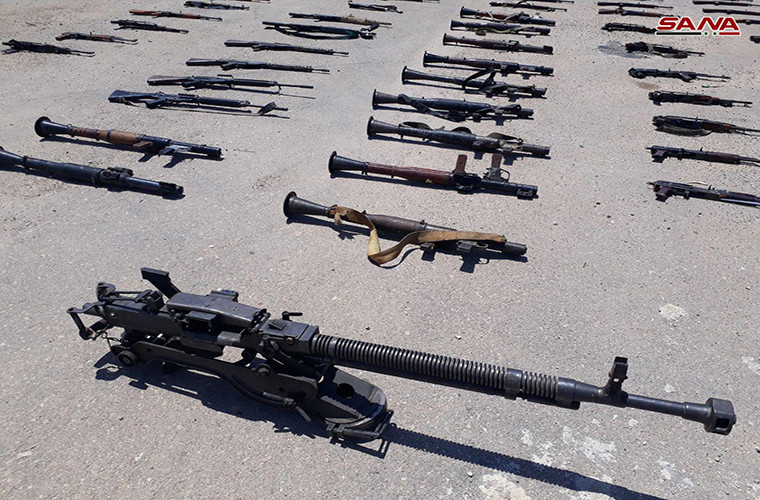Nguồn tin cho biết thêm, trong số vũ khí bị tịch thu có nhiều khẩu súng trường tự động, súng máy PKP, PKT, tên lửa Cobra, pháo 120 mm và 180 mm, súng bắn tỉa, lựu đạn,... Ảnh: SANA.