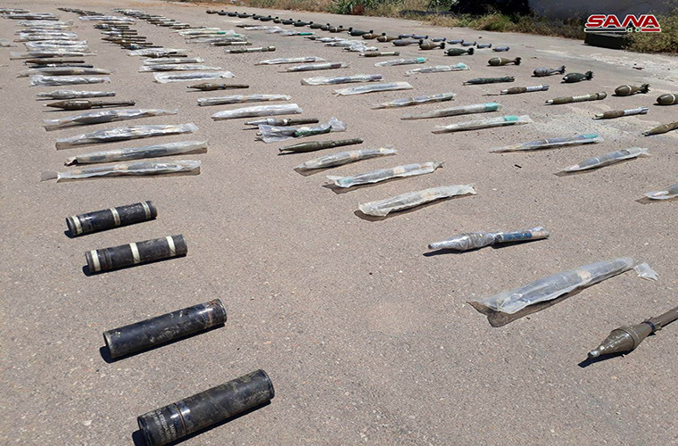 “Nhận được tin báo từ lực lượng địa phương ở phía bắc tỉnh Homs, lực lượng an ninh Syria đã ‘tóm gọn’ lô vũ khí đang trên đường vận chuyển đến cho các tay súng khủng bố ở Idlib”, một nguồn tin quân sự cho hay. Ảnh: SANA.