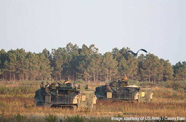 AAV-P7A1 là một loại phương tiện bọc thép lội nước dành riêng cho nhiệm vụ đổ bộ đường biển vận chuyển binh sĩ và hàng hóa từ tàu đổ bộ lên đất liền. Ảnh: army-technology.com