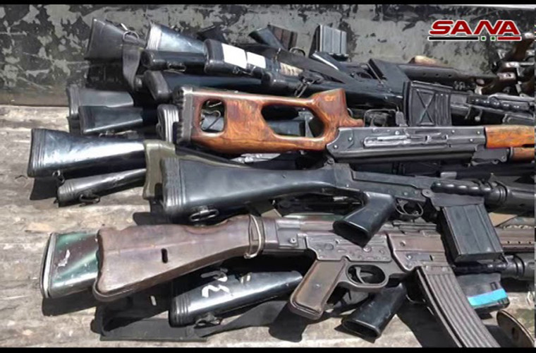 Theo một nguồn tin quân sự, ngày 31/5, Quân đội Syria đã thu giữ một lượng lớn vũ khí và đạn dược mà các tay súng phiến quân khác giao nộp ở Bắc Homs trước khi rời khỏi khu vực này. Ảnh: SANA.