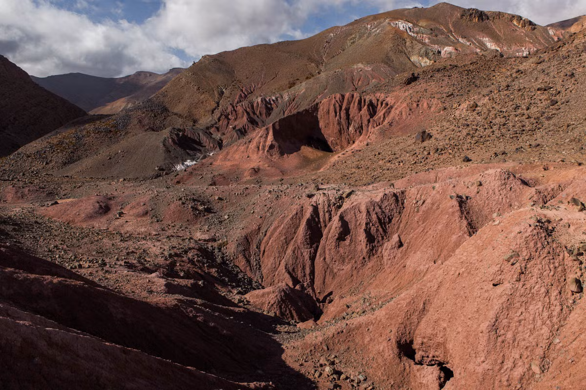 Theo Al Jazeera, nằm ở độ cao 2.000 mét so với mực nước biển, Ait-Daoud, Ait-Lahcen và Toumliline là ba ngôi làng duy nhất trong tỉnh Tinghir còn duy trì nghề khai thác muối vốn tồn tại từ cuối thế kỷ 18. (Nguồn: Al Jazeera)