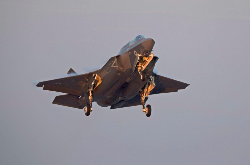 “Với khả năng thu thập thông tin tình báo quan trọng, chiến đấu và chống khủng bố, F-35 chính là những chiếc tiêm kích hiện đại nhất trong lịch sử nước Anh”, Bộ trưởng Quốc phòng Anh Gavin Williamson phát biểu.