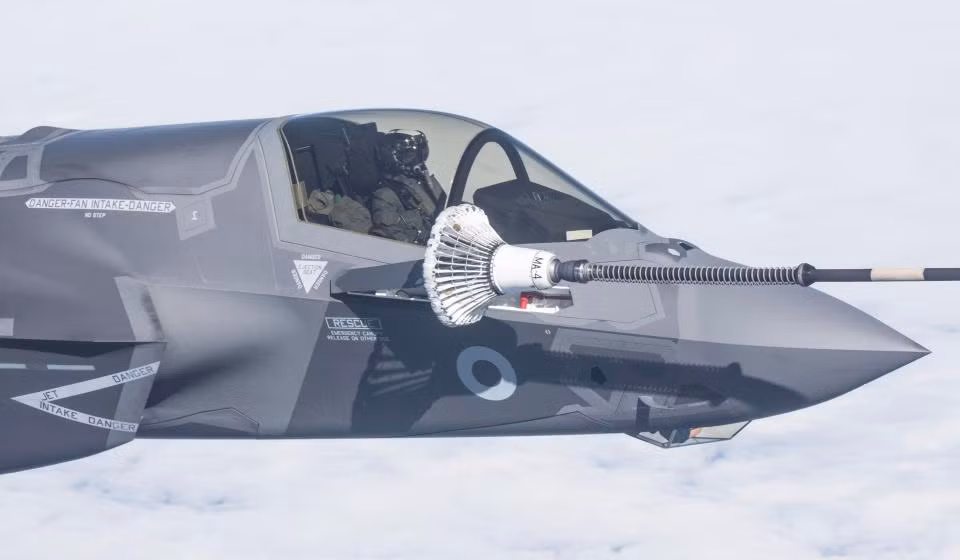 “Tiêm kích F-35 sẽ bảo vệ nước Anh và đồng minh trước những mối đe dọa ngày càng gia tăng trên thế giới”, vị quan chức quốc phòng hàng đầu nước Anh nói thêm.