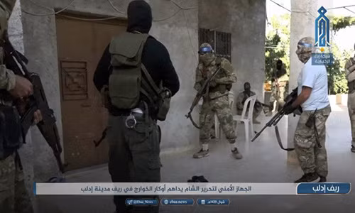 Abu Ahmad al-Shami, một chỉ huy HTS, cho biết chiến dịch này được thực hiện sau khi tổ chức khủng bố IS tiến hành nhiều cuộc tấn công nhằm vào nhóm HTS ở miền bắc Syria. Ảnh: SF.