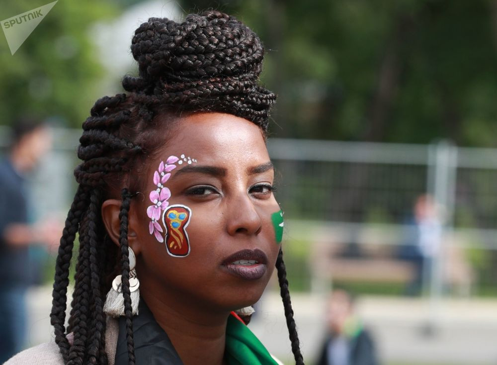 Nữ cổ động viên của đội tuyển Ả Rập Xê Út có mặt tại Nga trong mùa giải vô địch bóng đá thế giới năm nay.