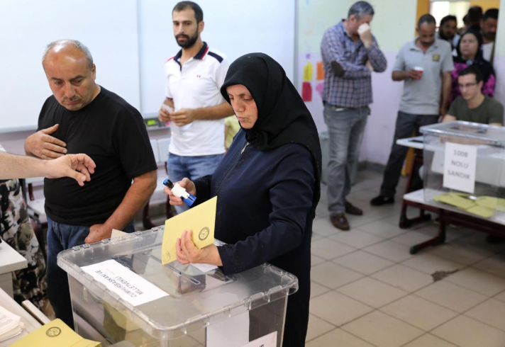 Thời gian bỏ phiếu bắt đầu từ 8h sáng ngày 24/6 (giờ địa phương) và kết thúc vào lúc 17 giờ chiều cùng ngày.