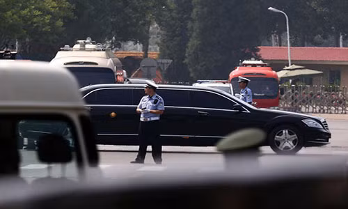 Chiếc limousine chở theo nhà lãnh đạo Triều Tiên. Ảnh: AP