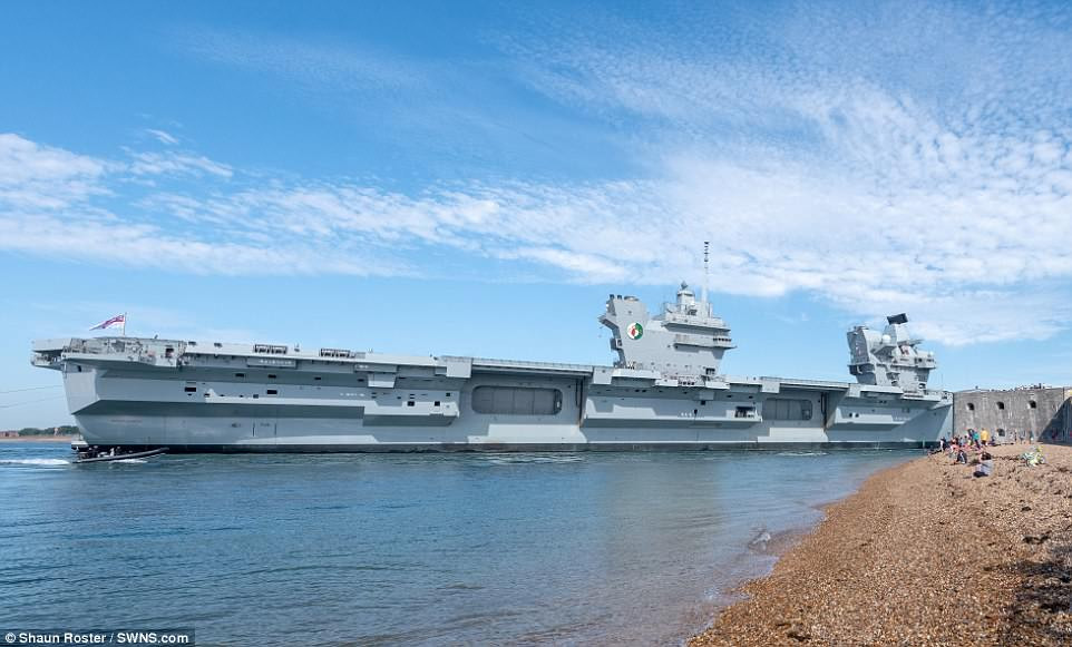 Tàu sân bay HMS Queen Elizabeth được hạ thủy lần đầu tiên vào tháng 12/2017. Đây là con tàu thứ hai trong Hải quân Hoàng gia Anh mang tên Queen Elizabeth.