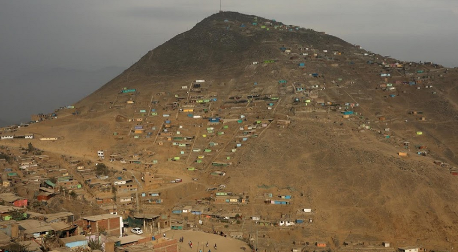 Có thể thấy, cuộc sống khó khăn thiếu thốn cũng không ngăn được tình yêu dành cho bóng đá của người dân nghèo trong khu ổ chuột Nueva Union.