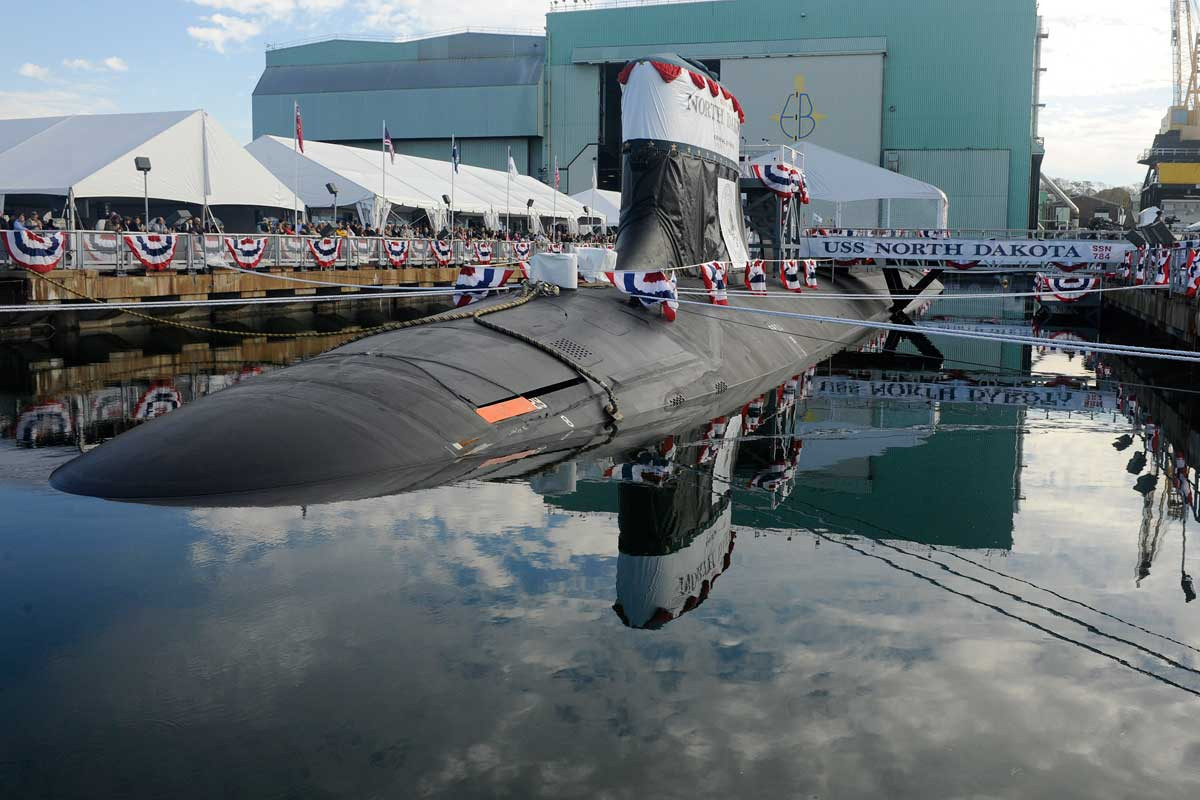 Con tàu có chiều dài tới 114 mét, lượng giãn nước khi lặn là 7.300 tấn, nhỏ hơn so với tàu ngầm tấn công Seawolf . Nó có khả năng mang theo thủy thủ đoàn 120 binh sĩ và 14 sĩ quan. Chiếc tàu ngầm này có thể di chuyển dưới với tốc độ hơn 25 knot dưới nước trong nhiều tháng. Ảnh: military.com