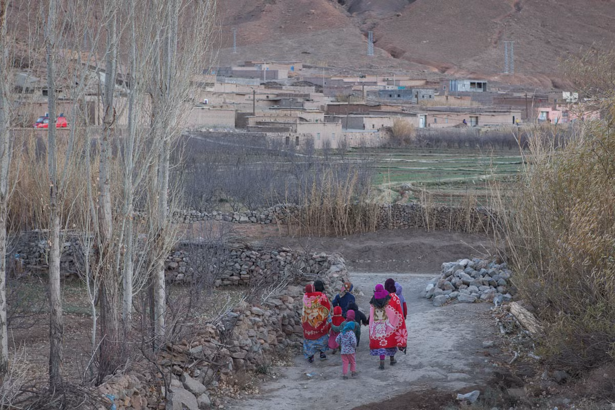 Hiện nay, với mức thu nhập thấp và điều kiện làm việc khắc nghiệt, những người trẻ trong khu vực này đều không “mặn mà” với công việc khai thác muối. “Các em nhỏ không muốn trở thành thợ muối vì công việc đó quá vất vả”, Lhoussain Barhou, một giáo viên tiểu học tại Ai-Daoud, cho hay.