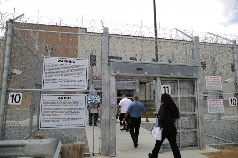 Lối vào trung tâm giam giữ người nhập cư Otay Mesa.