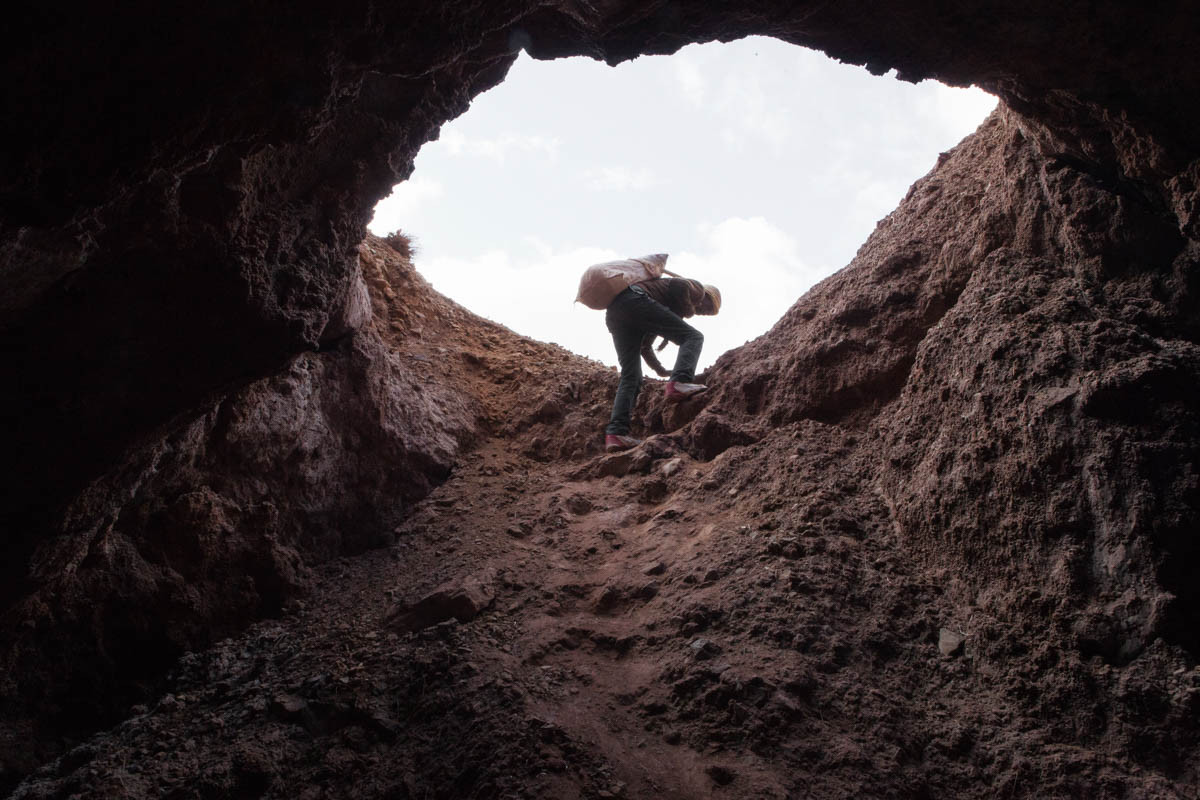 Khí hậu trên núi ở Tinghir rất khắc nghiệt. Nhiệt độ tăng lên đến 40 độ C vào mùa hè và xuống 0 độ C vào mùa đông.