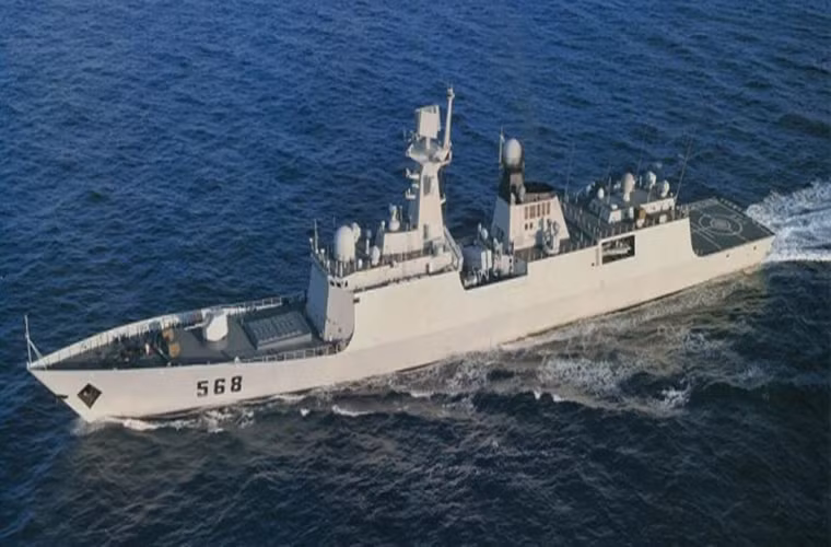 Ngoài ra, Type 054A cũng được trang bị 8 tên lửa chống hạm YJ-83J, một khẩu pháo chính H/PJ-29 76 mm, hai hệ thống vũ khí đánh gần CIWS, hệ thống phóng VLS có khả năng phóng cả tên lửa đất đối không HQ-16 và Yu-8 ASROC. Ảnh: weaponsystems.net