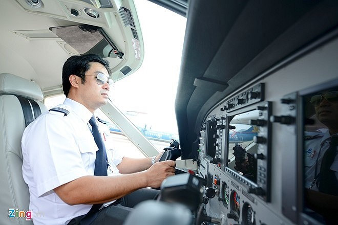 Phi công Vietnam Airlines cho rằng họ nhận mức lương thấp hơn mặt bằng chung. Ảnh: Anh Tuấn.