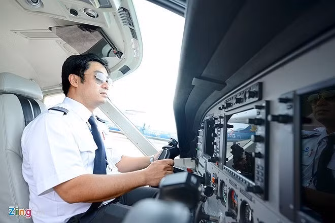 Phi công Vietnam Airlines cho rằng họ nhận mức lương thấp hơn mặt bằng chung. Ảnh: Anh Tuấn.