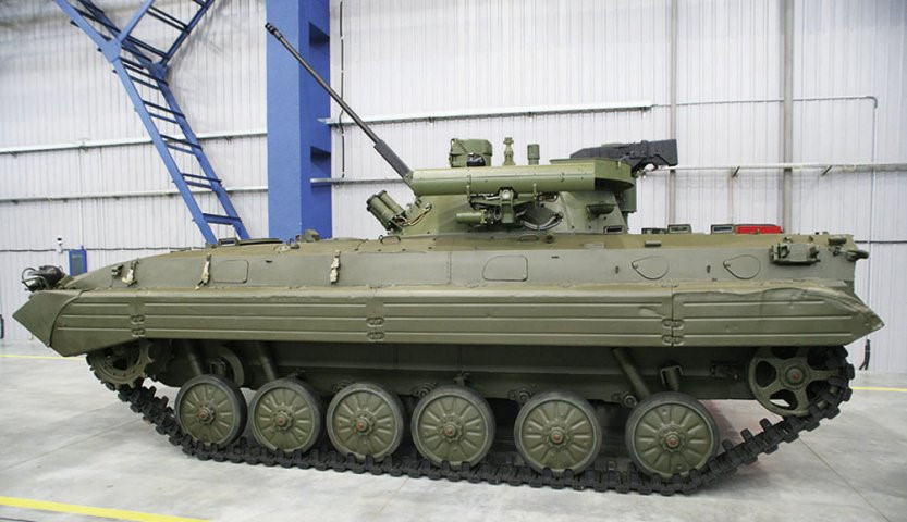 “Lữ đoàn bộ binh cơ giới đến từ vùng Kemerovo đã nhận lô hàng xe chiến đấu bộ binh được hiện đại hóa đầu tiên, bao gồm 8 chiếc BMP-2M với module chiến đấu Berezhok”, trích thông tin từ Bộ Quốc phòng Nga. Ảnh: Roe.