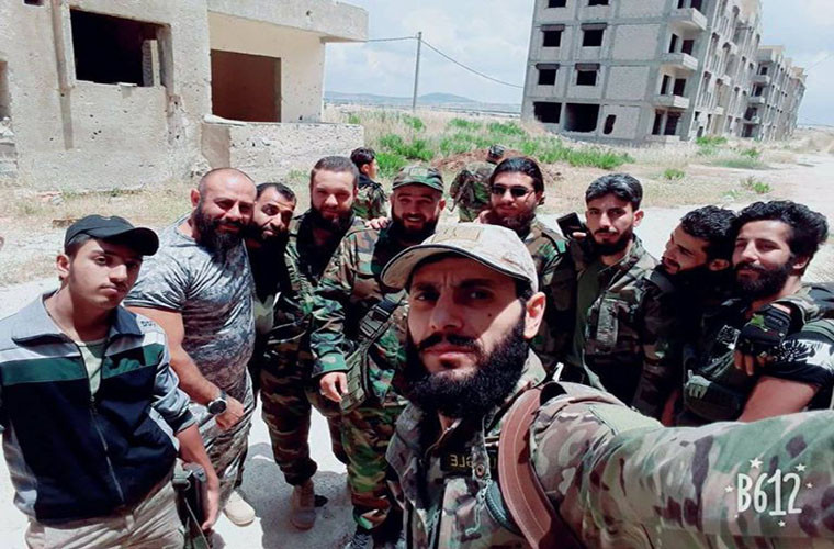 Trong diễn biến khác trên chiến trường Syria, theo hãng Fars (Iran), Quân đội Syria đã tấn công một đoàn xe của phiến quân IS tại khu vực nằm giữa Tây Deir Ezzor và Đông Homs, qua đó tiêu diệt nhiều chiến binh khủng bố và phá hủy xe quân sự của bọn chúng. Ảnh: AMN.