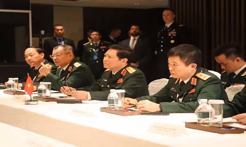 Bộ trưởng Bộ Quốc phòng Ngô Xuân Lịch và đoàn Việt Nam. (Ảnh: Xuân Vịnh/TTXVN)