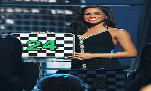 Cách đây khoảng 20 năm, Markle làm người mẫu đứng cầm vali trong chương trình Deal or No Deal.
