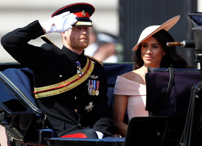 Hoàng tử Harry và Công nương Markle tham dự buổi diễu hành Trooping the Colour ở trung tâm London ngày 9/6.