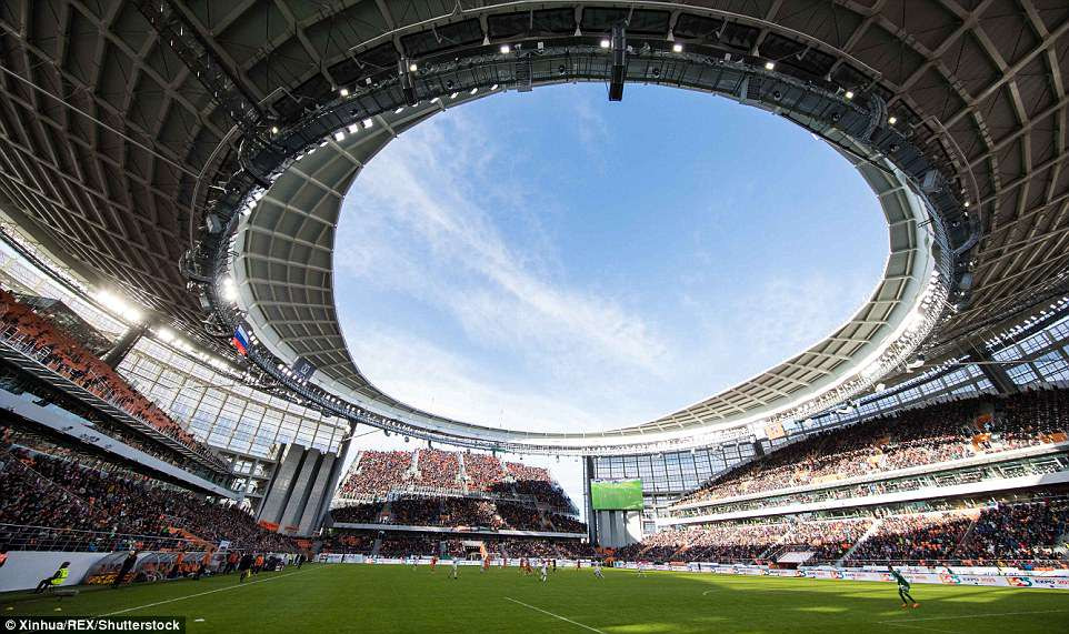 Sân vận động Ekaterinburg sẽ diễn ra bốn trận vòng bảng của Ai Cập - Uruguay, Pháp - Peru, Nhật Bản - Senegal, Mexico - Thụy Điển.