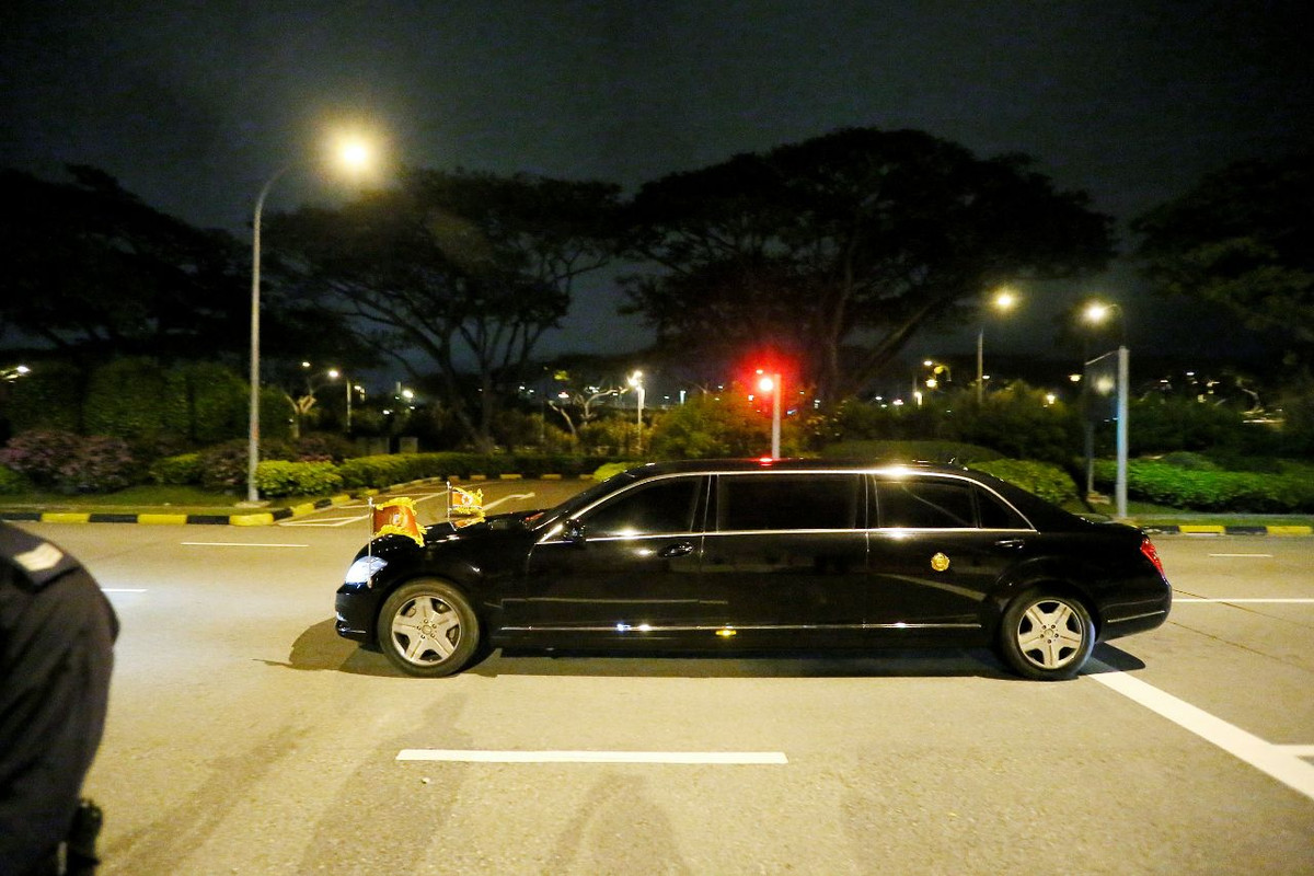 Theo Straits Times lúc 23h33 tối 12/6, nhà lãnh đạo Kim Jong-un đã lên một chuyến bay của hãng hàng không Trung Quốc tại sân bay Changi để trở về nước, chính thức kết thúc chuyến thăm tới Singapore dự thượng đỉnh Mỹ-Triều lịch sử. Ảnh: ST.