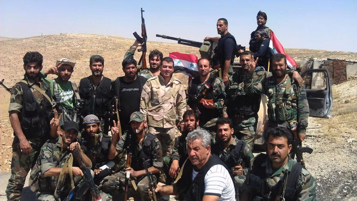 “Sau cuộc giao tranh ác liệt kéo dài nhiều giờ tối 12/6, Lực lượng Phòng vệ Quốc gia (NDF) và các chiến binh phong trào Hezbollah đã đập tan cuộc tấn công của nhóm khủng bố HTS, gây tổn thất nặng cho nhóm khủng bố này và buộc chúng phải rút lui về khu trang trại Barouma”, lực lượng NDF cho biết. Ảnh: Hollilla.