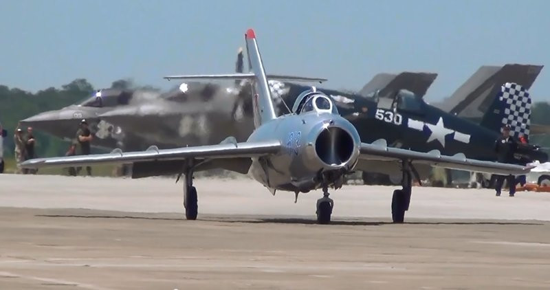 MiG-17 (NATO định danh Fresco) là một máy bay phản lực chiến đấu cận siêu âm Liên Xô, được đưa vào sử dụng từ năm 1952. Tiêm kích này đã được bán cho nhiều quốc gia trên thế giới và từng tham gia vào các cuộc chiến ở Trung Đông.