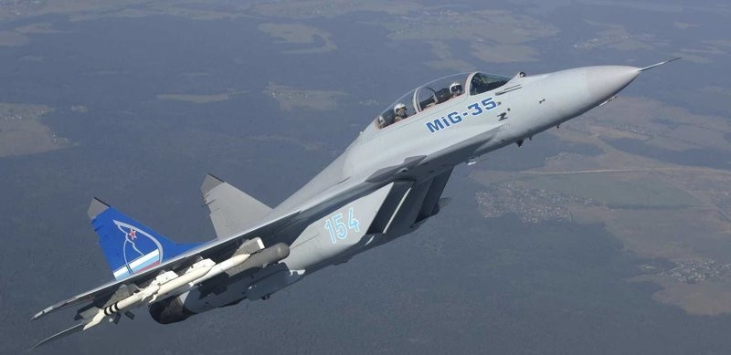 Tiêm kích MiG-35 thế hệ 4++. Chuyến bay đầu tiên của tiêm kích này được thực hiện vào năm 2017. 30 chiếc tiêm kích MiG-35 thế hệ 4++ dự kiến sẽ được biên chế trong Quân đội Nga vào năm 2020.