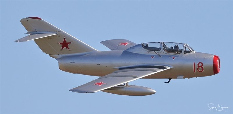 MiG-15 được Liên Xô sản xuất vào cuối những năm 1940. Đây là một trong những chiến đấu cơ được sản xuất hàng loạt để cung cấp cho nhiều quốc gia trên thế giới.